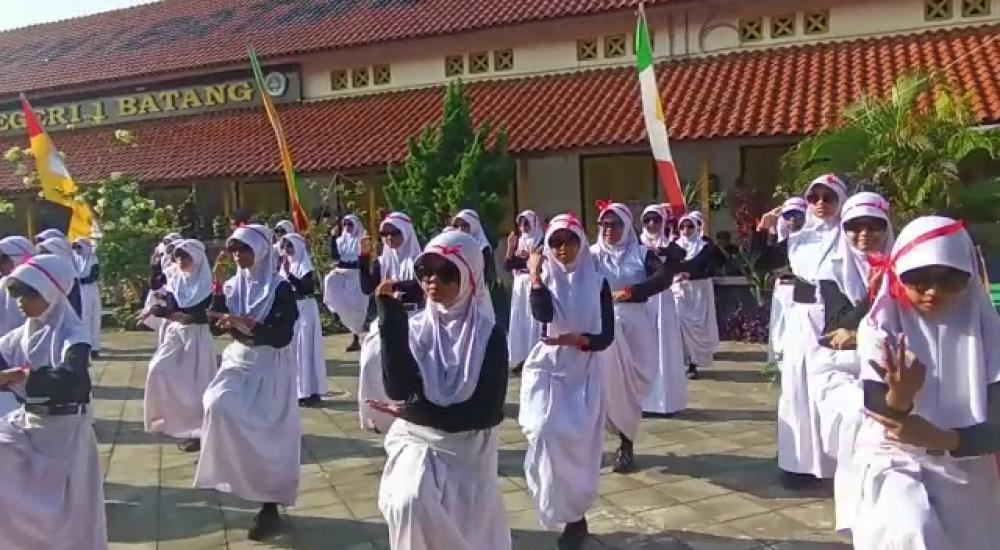 Kuatkan Karakter Budaya Lokal, Ratusan Pelajar Meriahkan Flashmob Babalu