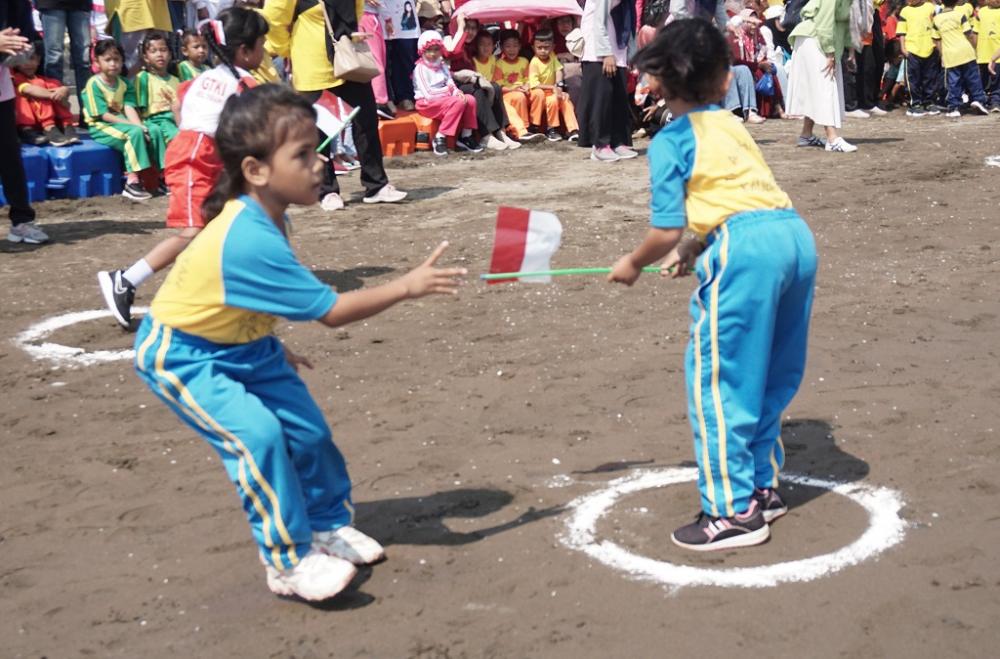 Bentuk Karakter Anak Usia Dini, Himpaudi dan IGTKI Gelar Lomba Estafet Bendera