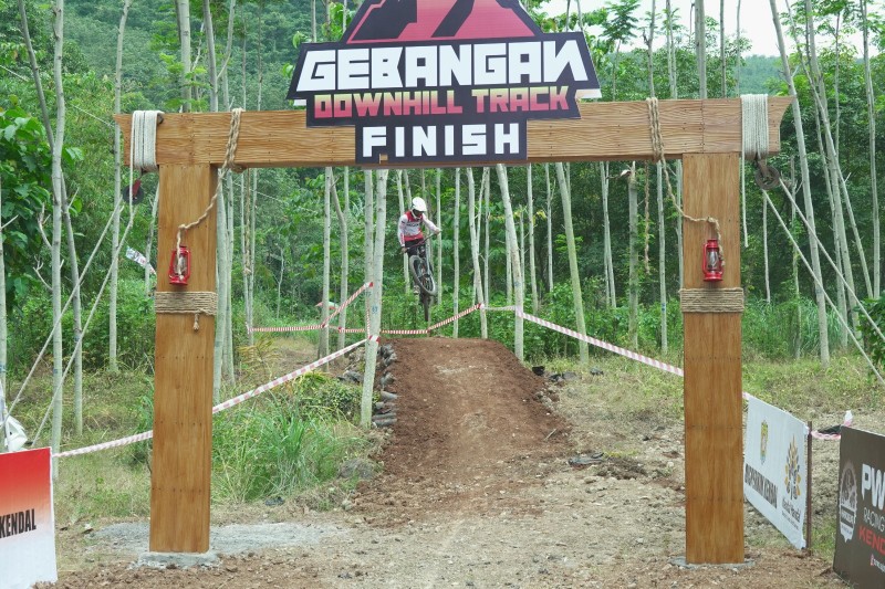 Resmikan Track Baru Downhill Gebangan, ISSI Kendal Gelar Coaching Clinic Downhill Pro Rider