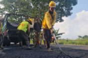 Cerita Heroik di Balik Gencarnya Perbaikan Jalan di Jateng