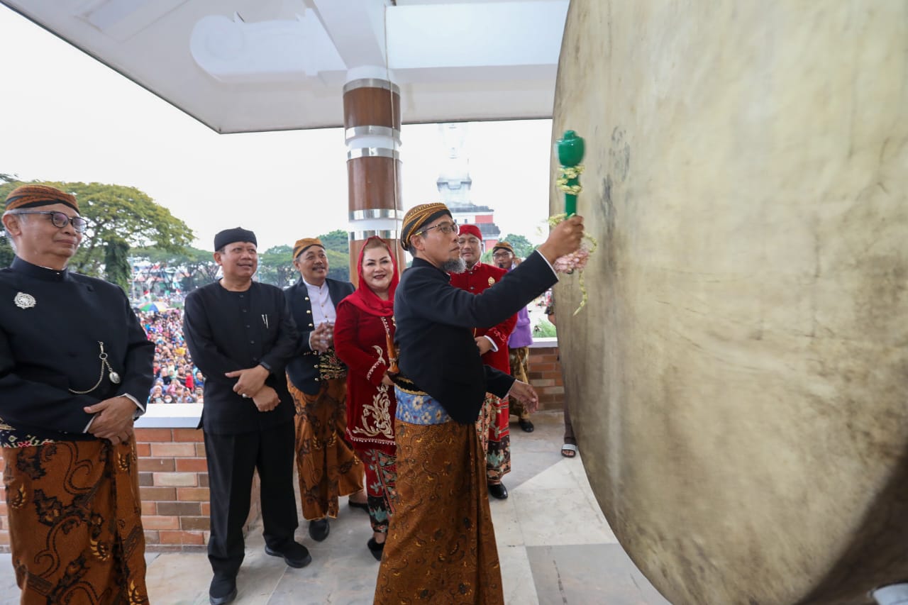 Dugderan 2023, Sekda Jateng Pimpin Tabuhan Beduk dan Meriam