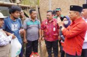 Pj. Bupati Jepara Berikan Bantuan Warga Tinggal di Gubuk dan Sakit-sakitan