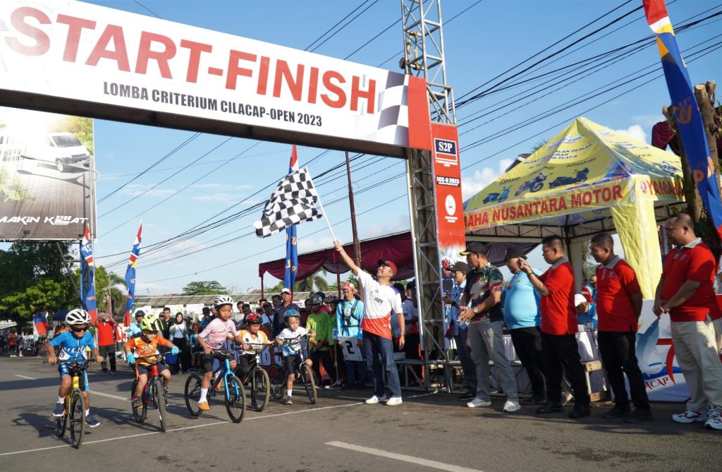 Peringati Hari Jadi ke-167, Ratusan Biker Ikuti Balap Sepeda Criterium Cilacap Open 2023