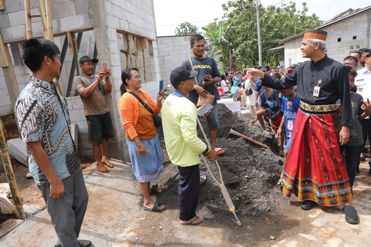 Tinjau Bantuan Ruspin, Ganjar: Program Tuku Lemah Oleh Omah Mulai Dinikmati Warga