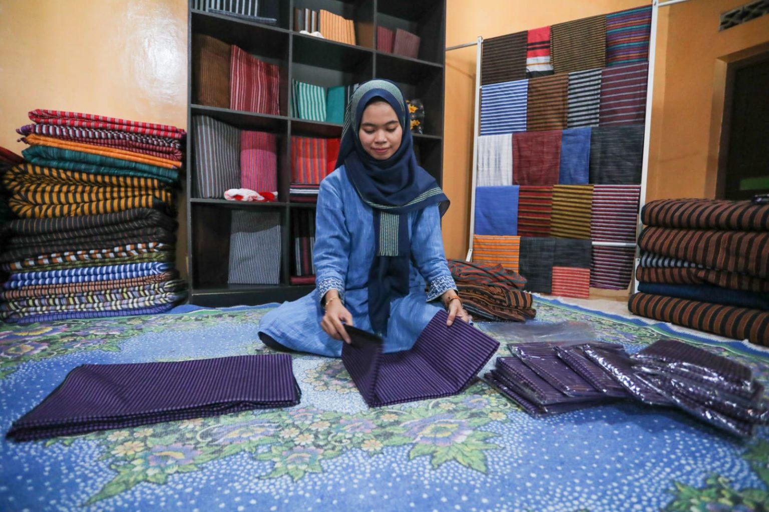 Usaha Lurik ATBM Klaten Ini Kembali Menggeliat Berkat Lapak Ganjar