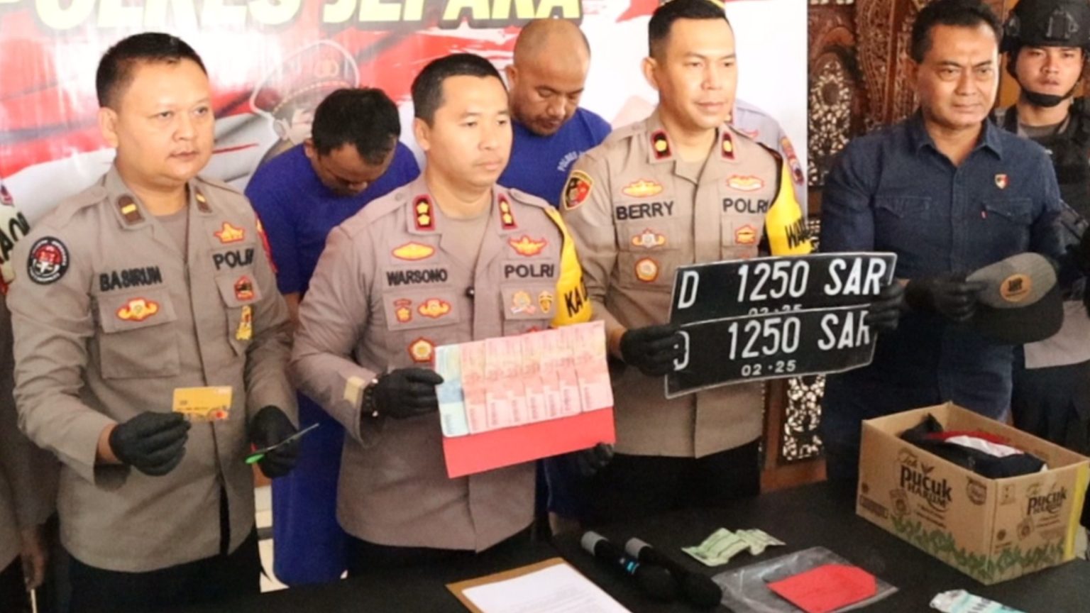 Modus Ganjal Mesin ATM, 2 Pelaku Ditangkap Polisi di Jepara