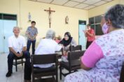Jumat Agung, Senangnya Nenek Bernadheta Dapat Kejutan Dikunjungi Ganjar