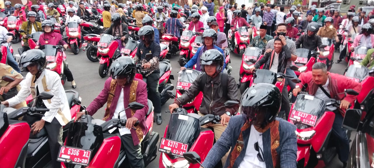 Ratusan Petinggi di Jepara Terima Motor Dinas Baru, Pj Bupati: Ganti Plat Hitam Langsung “Jewer”