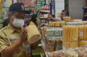 Pastikan Konsumen Aman, Dinkopdag Temanggung Periksa Makanan Kedaluwarsa