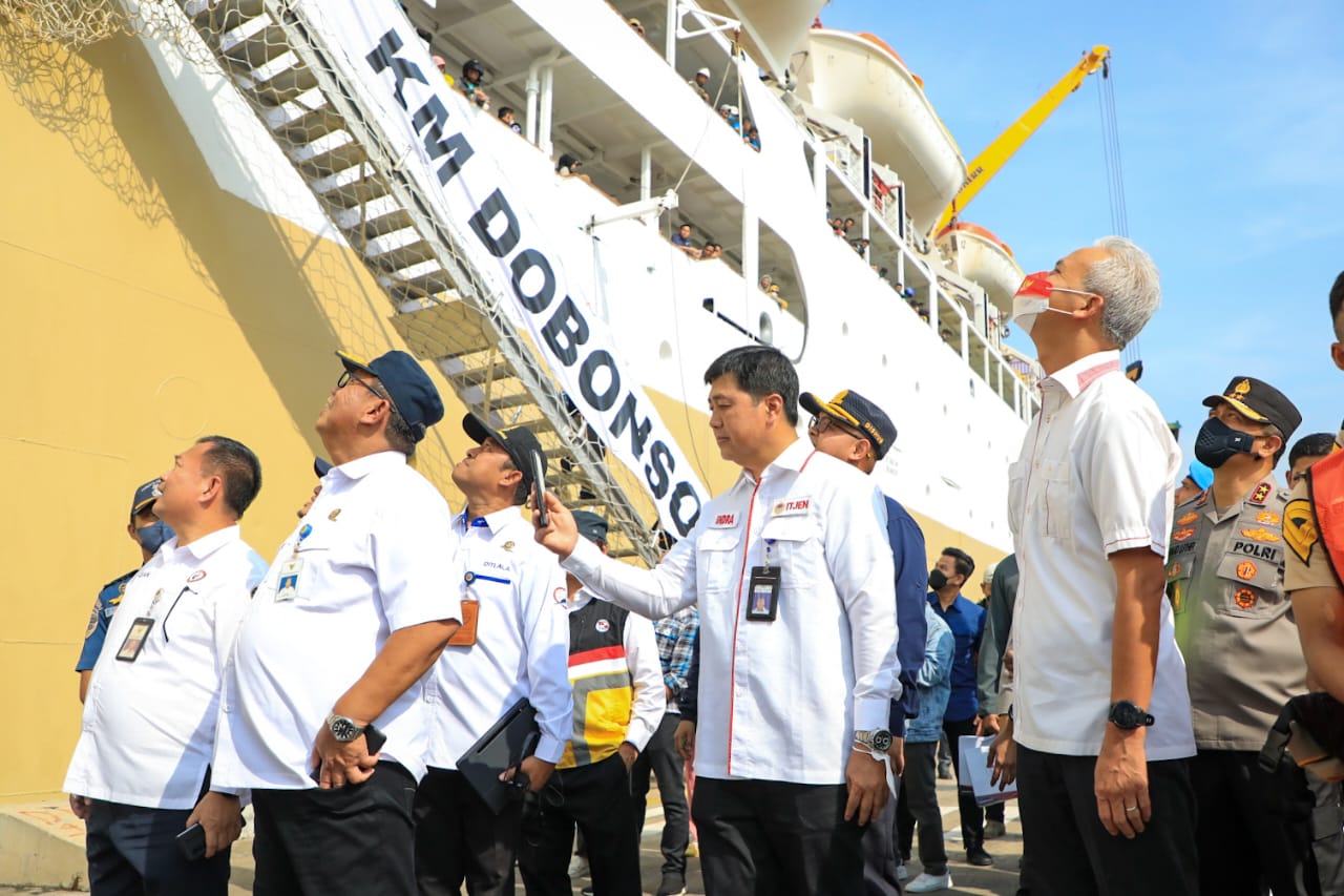 Ganjar Sambut Kedatangan Pemudik Gratis di Pelabuhan Tanjung Emas Semarang
