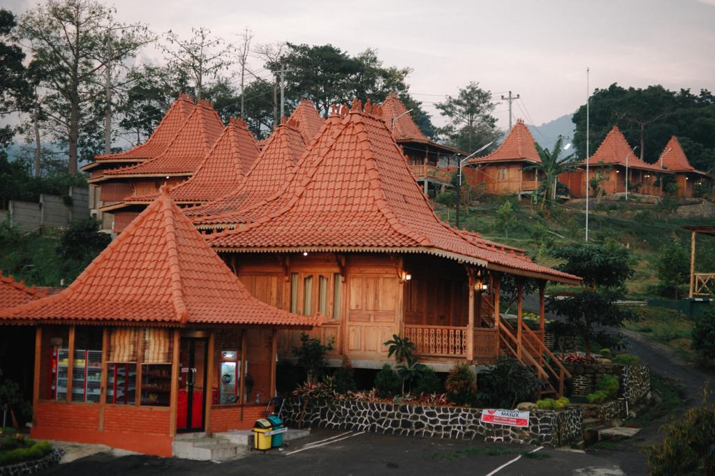 Jadi Primadona Baru, Astana Hinggil Kian Lengkap dengan Agrowisata Petik Buah