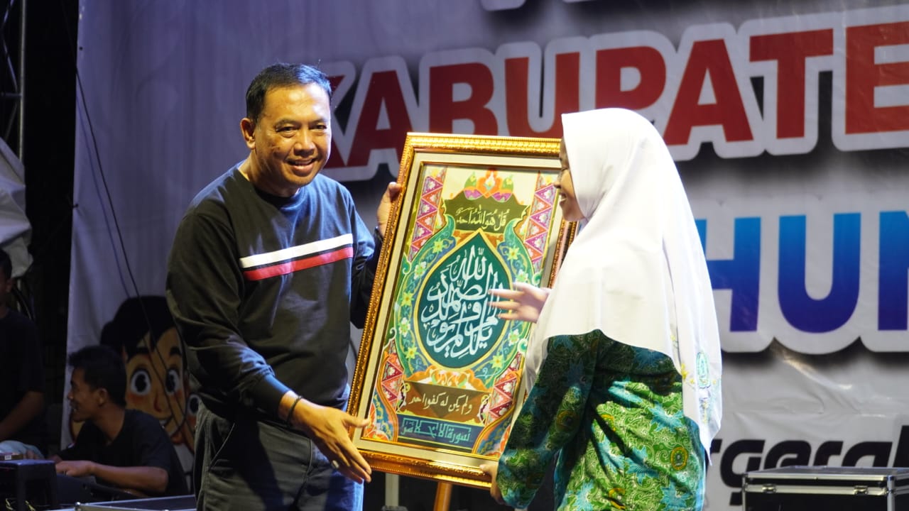 Pj. Bupati Edy Supriyanta Hadiri Malam Puncak Hardiknas 2023