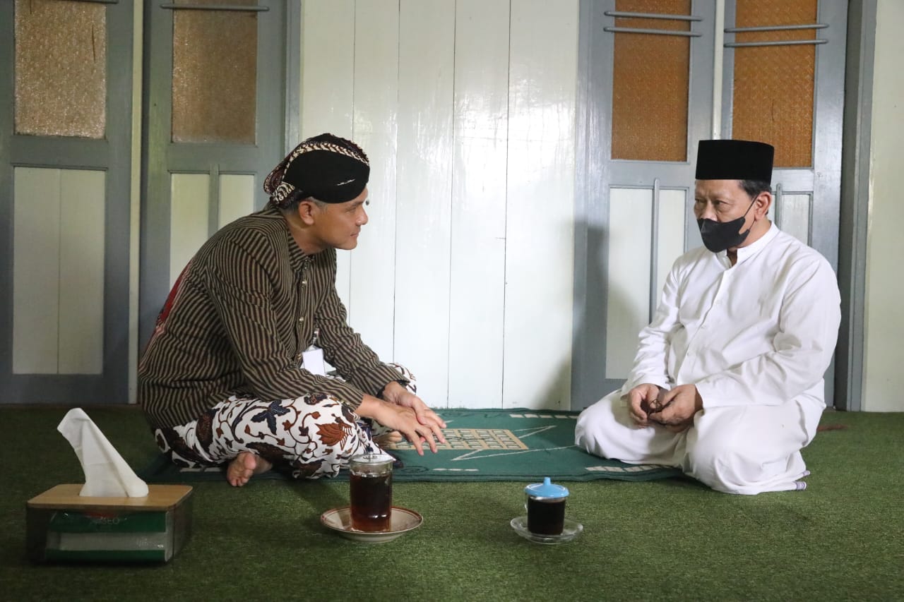 Silaturahmi ke Ponpes Giri Kusumo, Ganjar; Banyak Dapat Ide dari Kiai Munif Zuhri