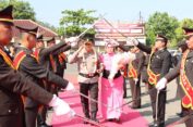 Sertijab Kapolres Jepara Disambut Tradisi Pedang Pora