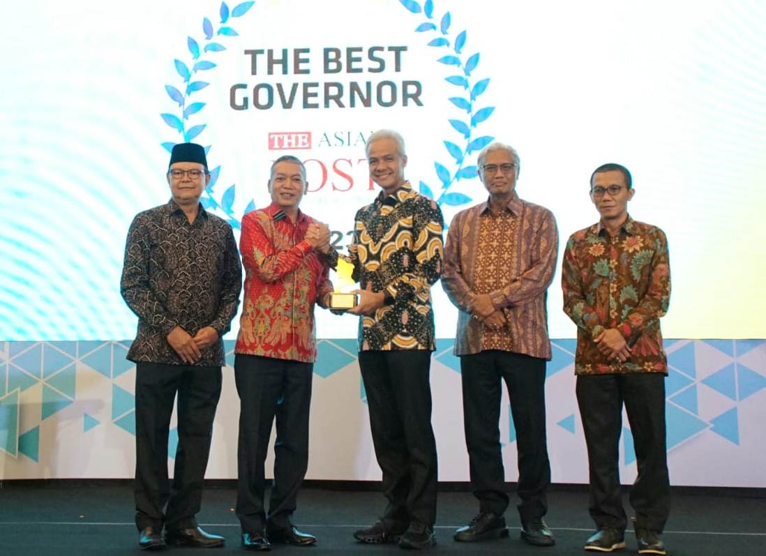 Wujudkan GCG dan Inovasi Bank Daerah, Ganjar Raih Penghargaan