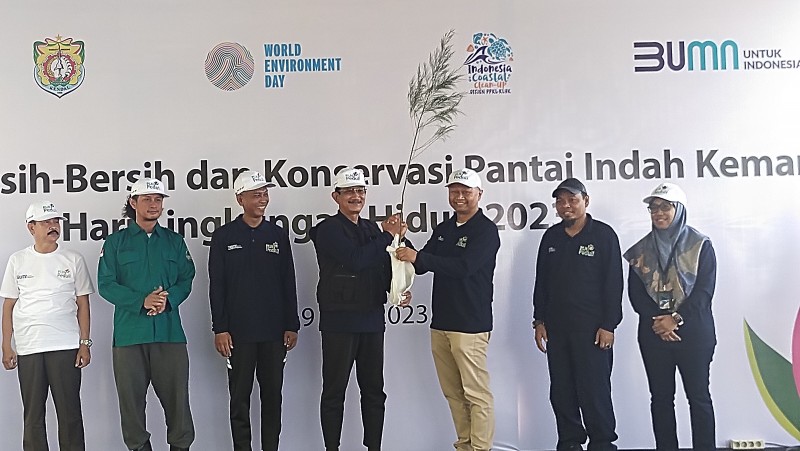 Peringati Hari Lingkungan Hidup Sedunia, PT PLN Bagikan 10.000 Bibit Pohon