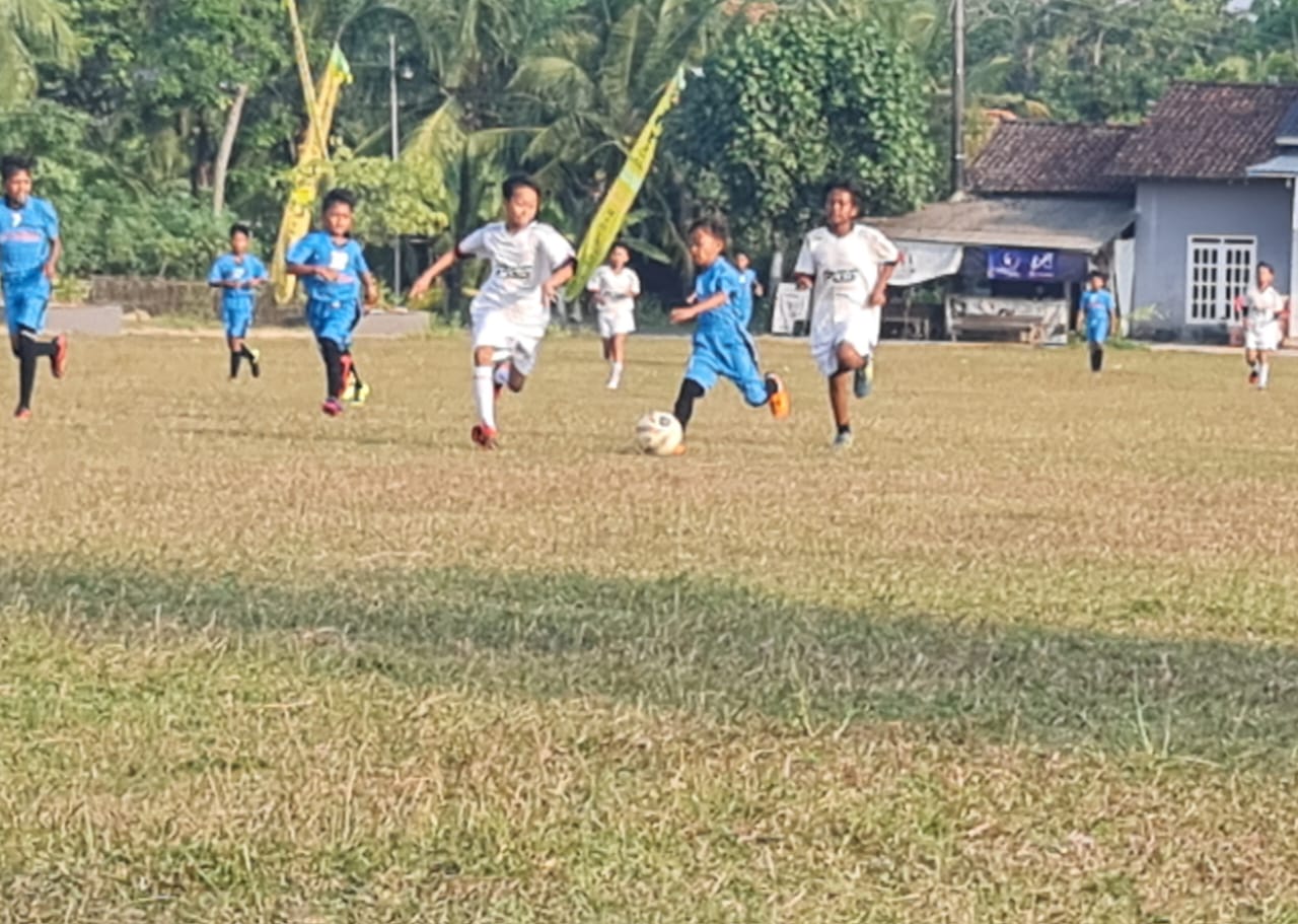 Bersiap Ikuti Turnamen, SSB Phorba Ketitang Wetan U-10 Gelar Uji Coba Lawan SSB Al Asik Pule