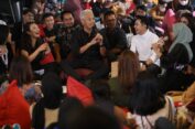 Nongkrong Bareng Gen Z di Cirebon, Ganjar; Mereka Itu Kreatif, Tugas Kita Memberi Ruang