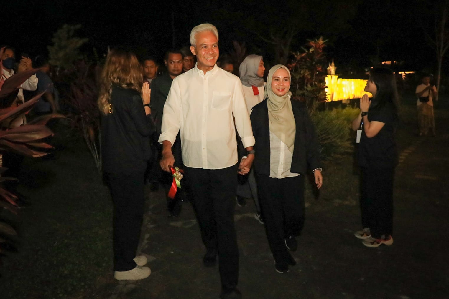 Terjebak Macet, Ganjar Jalan Kaki ke Puncak Acara Waisak 2567 BE