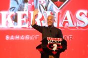 Ganjar Minta Relawan Temani Rakyat Hingga ke Desa-desa