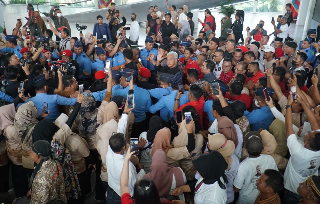 Antusiasnya Ribuan Warga Sumut Sambut Kedatangan Ganjar