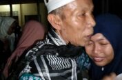 Banjir Air Mata Sambut Kepulangan Jemaah Haji Asal Batang