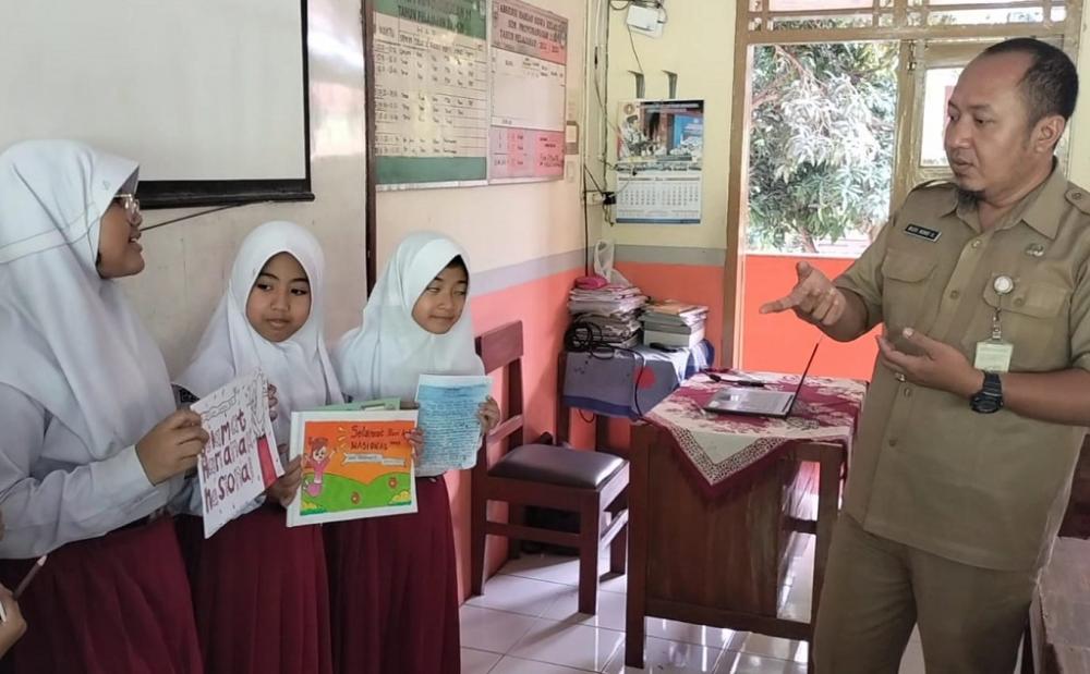 Peringati HAN, Pelajar SDN Prayonangan 11 Batang Tunjukkan Ekspresi Perasaannya