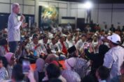 Sering Pakai Kemeja Garis Hitam Putih, Ganjar: Gambaran Sikap Politik Saya, Tak Pernah Abu-Abu