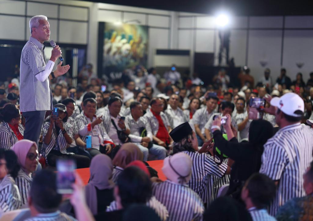 Sering Pakai Kemeja Garis Hitam Putih, Ganjar: Gambaran Sikap Politik Saya, Tak Pernah Abu-Abu
