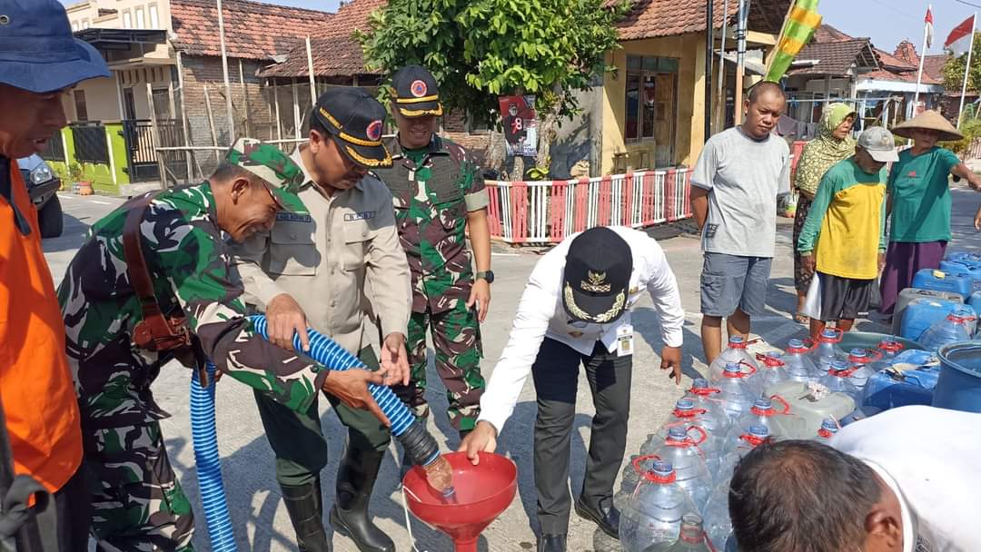 Dampak Fenomena El Nino, BPBD Bersama Kodim 0716/ Demak Kirim Bantuan Air Bersih