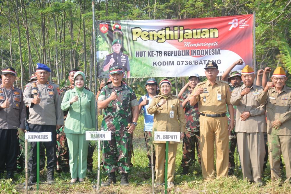 Peringati HUT RI ke-78, Pemkab Batang Bersama Kodim Gelar Penghijauan dan Baksos