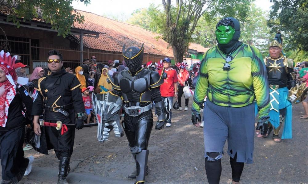 Penampilkan Kostum Unik dan Menggemaskan Meriahkan Karnaval Batang