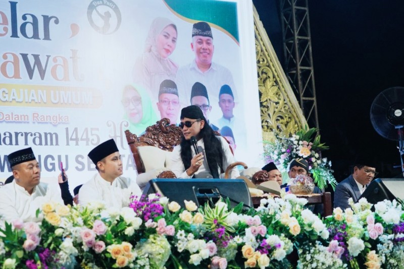 Gebyar Muharram 1445 H, Bupati Kendal Hadiri Ngaji Bersama Gus Miftah