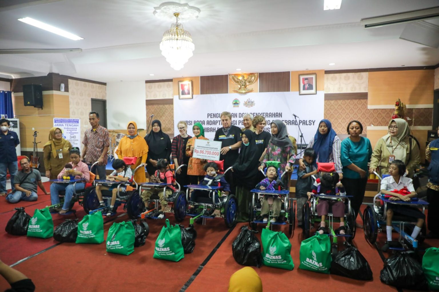 Pemerintah Australia Bantu Disabilitas Jateng 340 Kursi Roda, Ganjar : Itu Bukti Rasa Kemanusiaan