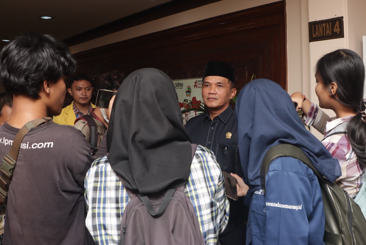 Sebulan Lagi Ganjar Lengser dari Jabatan Gubernur