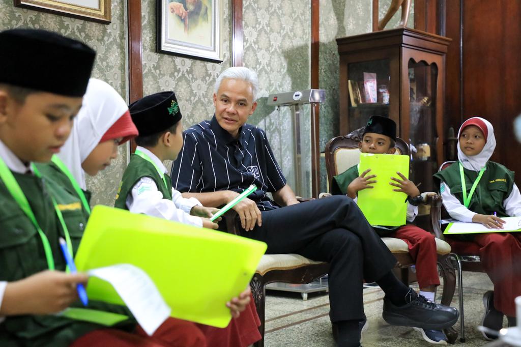 Wawancarai Ganjar, 7 Siswa MI Gunungpring Tanya Pelajaran Favorit hingga Tokoh Idola