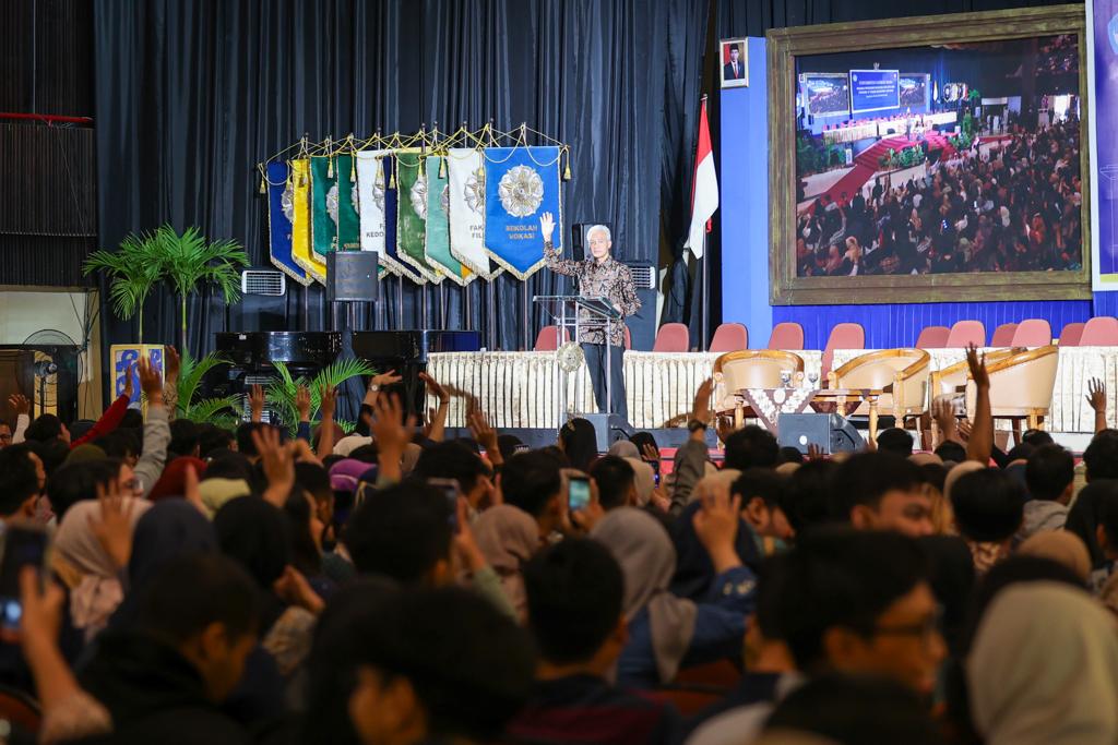 Beri Pembekalan 3150 Calon Wisudawan UGM, Ganjar Cerita Masa Susah Zaman Kuliah