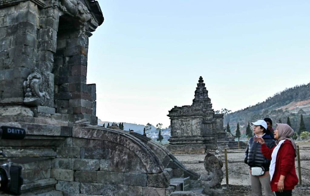 Kunjungi Dieng, Puan Nikmati Hawa Dingin dan Fenomena Embun Es Dieng