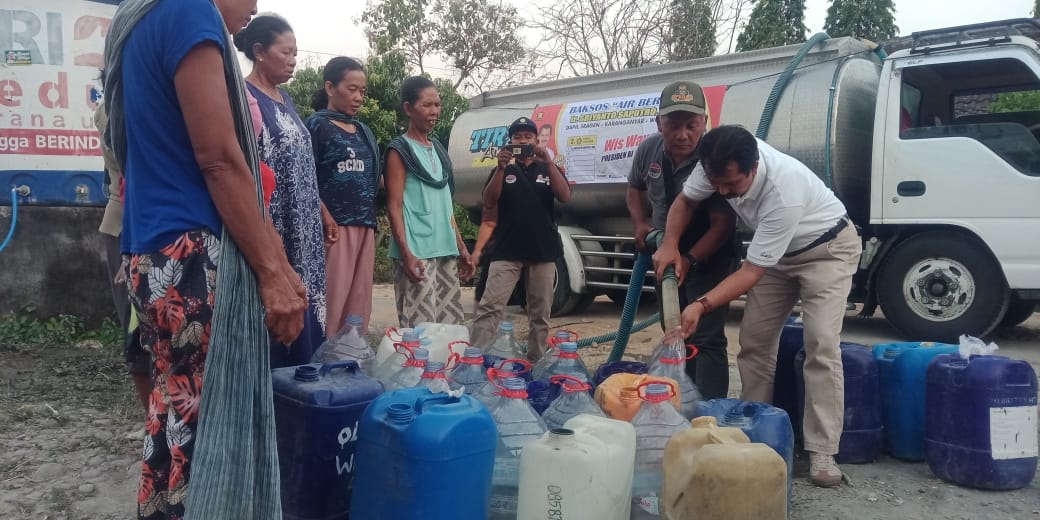 Partai Gerindra Droping 64 Ribu Liter Air Bersih di Sragen