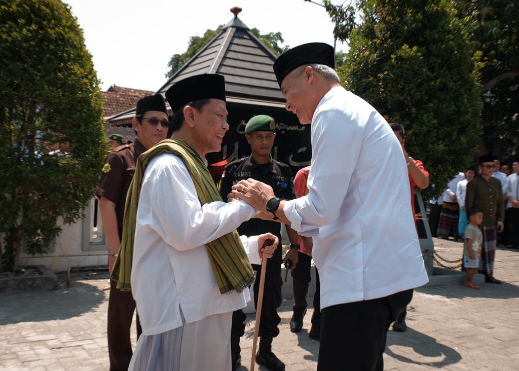 Pamitan ke Mbah Munif Demak, Ganjar Didoakan ke Tugas Berikutnya