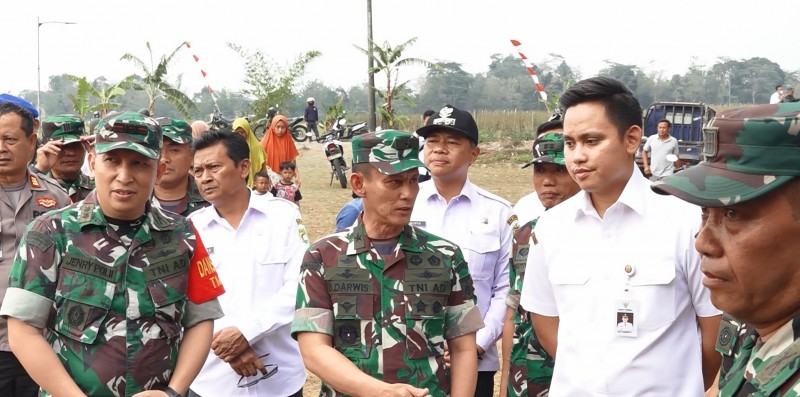 Bupati Dico Dampingi Kasdam IV/Diponegoro Tinjau TMMD Reguler 118