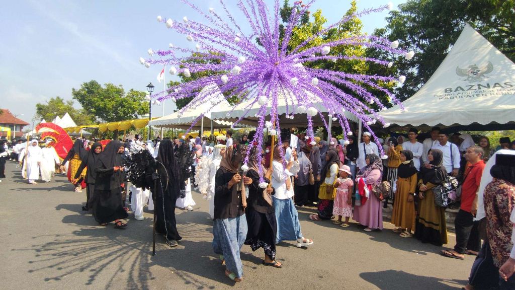 Peringati HSN 2023, Pemkab Kendal Gelar Karnaval Santri