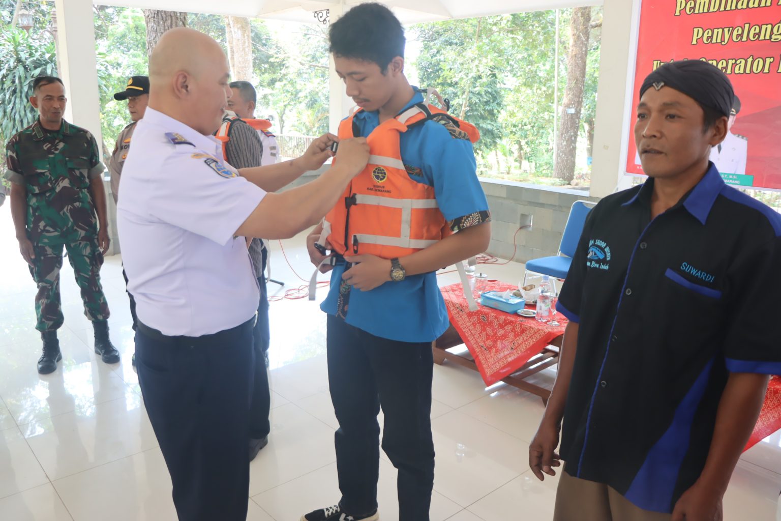 Tiga Paguyuban Perahu Wisata Rawa Pening Terima Bantuan “Life Jacket”