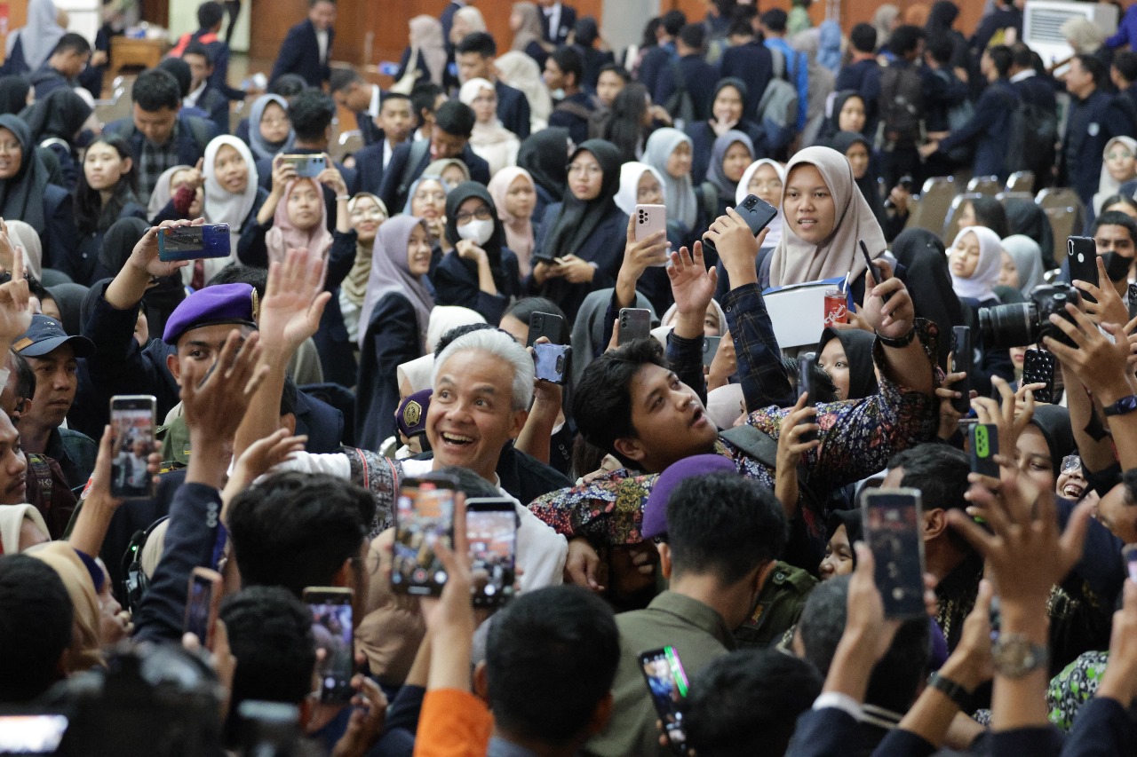 Ganjar Gandeng Mahasiswa Kembangkan Ekonomi Biru dan Hijau