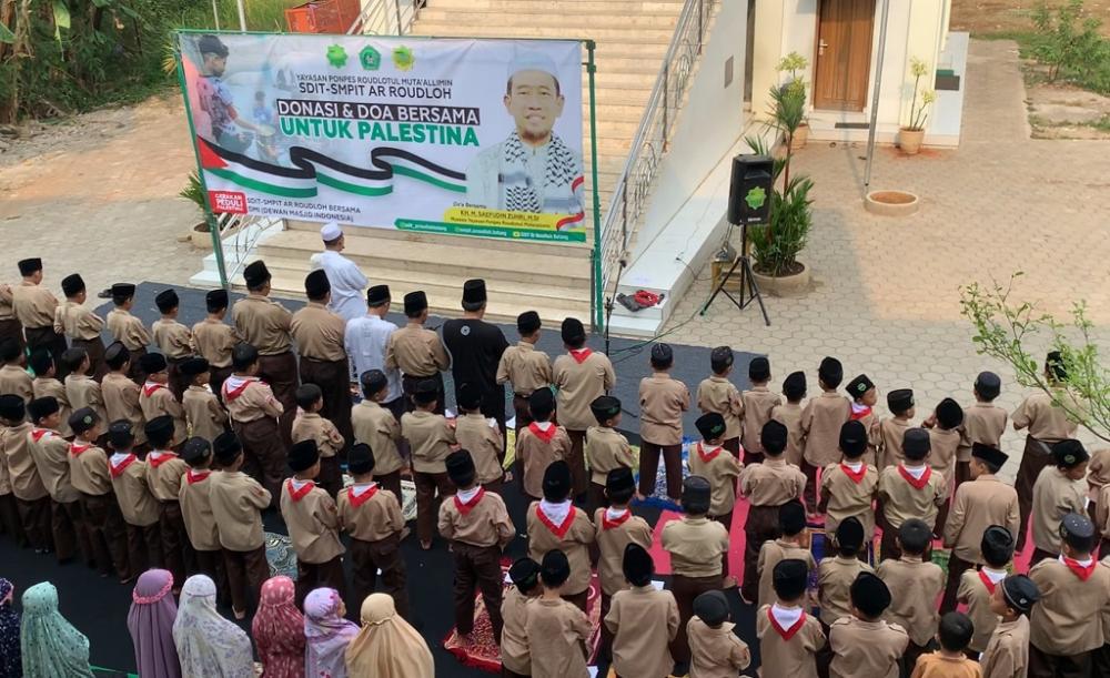 Peduli Warga Gaza, Santri Ar Roudloh Gelar Doa Bersama