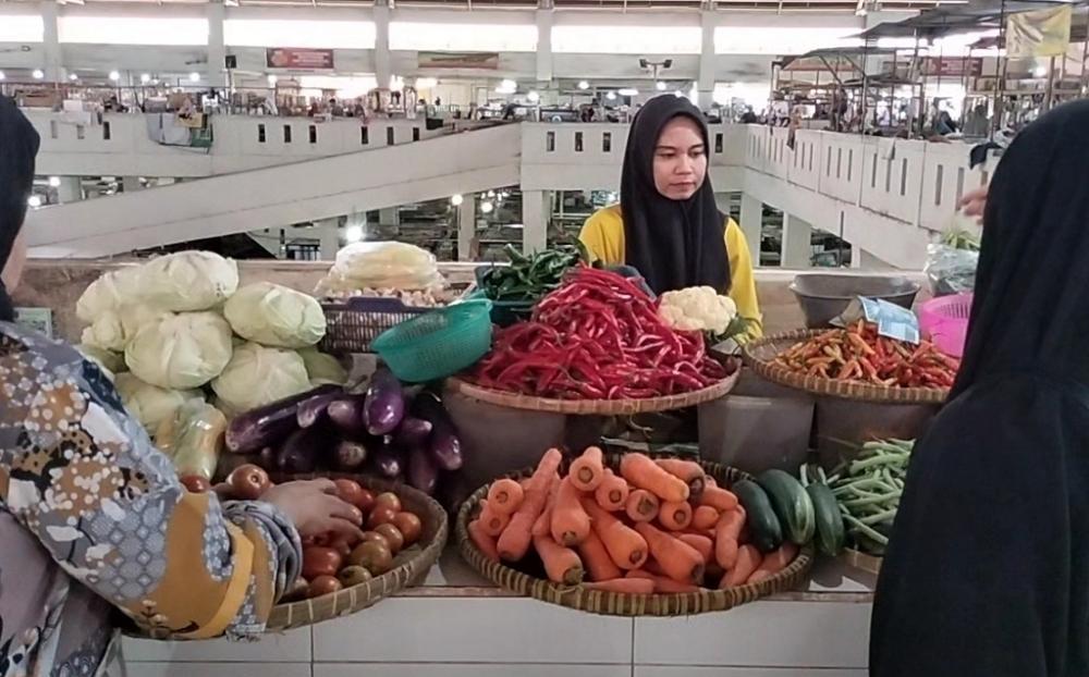 Masuki Musim Hujan, Pedagang Pasar Batang Waspadai Cabai Rawan Busuk