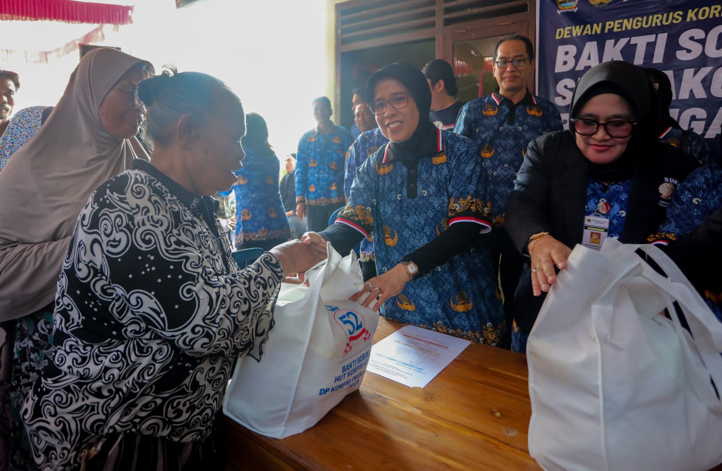 Senyum Ceria Warga Grobogan, Penerima Baksos Korpri Jateng