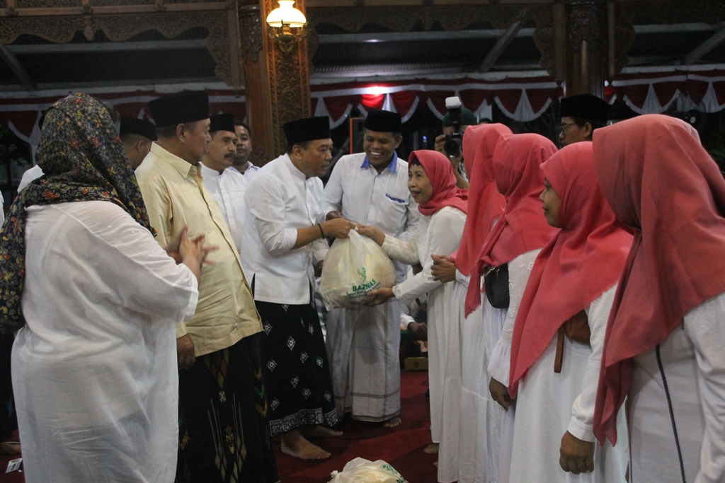 Seratus Warga Kurang Mampu Dapat Bantuan Sembako dari Pemkab Jepara