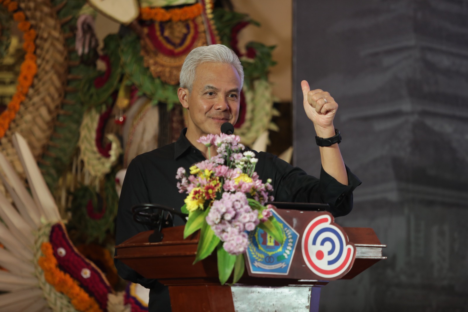 Ganjar Tanggapi Pencopotan Balihonya di Bali; Aparatur Semua Harus Netral