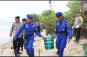 Sambut HUT ke 73 Polairud, Polres Jepara Tanam Mangrove dan Bersihkan Pantai